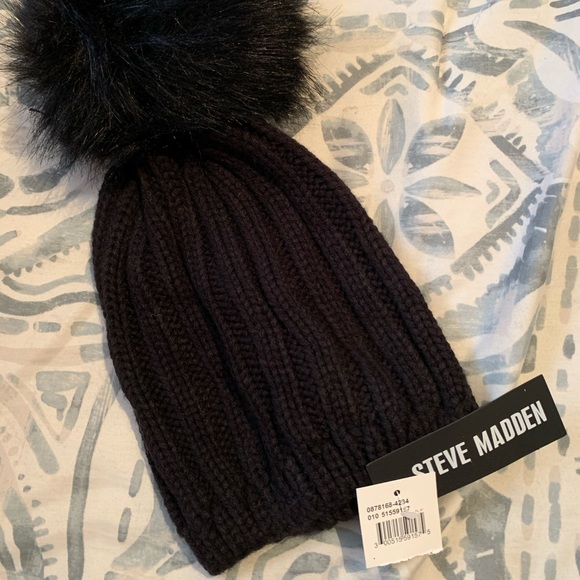 Steve Madden Accessories - Steve Madden Beanie with Furry Ball